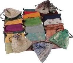 Modebekleidungsgeschäft -Modebekleidungsgeschäft 15 05 20 runde teppiche 26 02 20 34