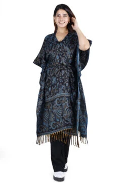Flauschiger Kimono Mantel, Kimonokleid, Kaftan, Poncho - Blau/schwarz -Modebekleidungsgeschäft 41098 3 th 202340559x1 ago0640