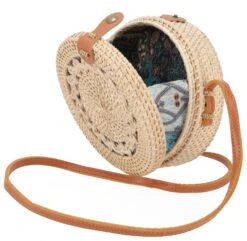 Geflochtene Handtasche, Korbtasche, Rattantasche, Balitasche Rund - Modell 3 - 20x20x7 Cm Ø20 Cm 12 Geflochtene Handtasche, Korbtasche, Rattantasche, Balitasche Rund - Modell 3 - 20x20x7 Cm Ø20 Cm -Modebekleidungsgeschäft tisy 18 bali taschen und bekleidung 8